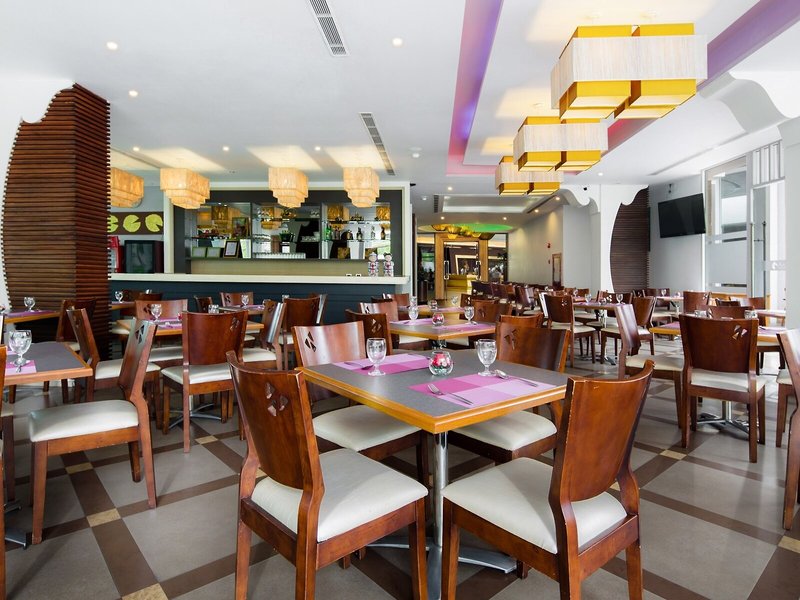 Aiyara Grand Hotel 25