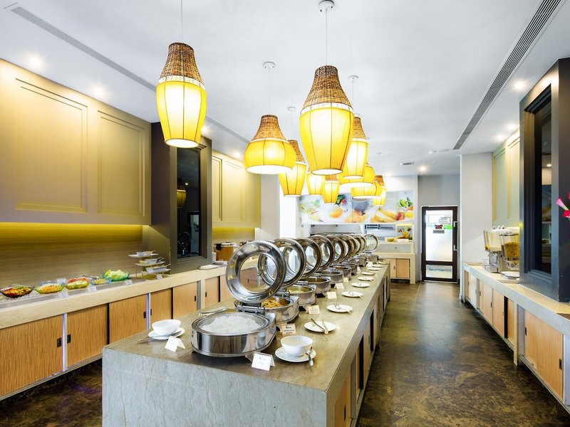 Aiyara Grand Hotel 32