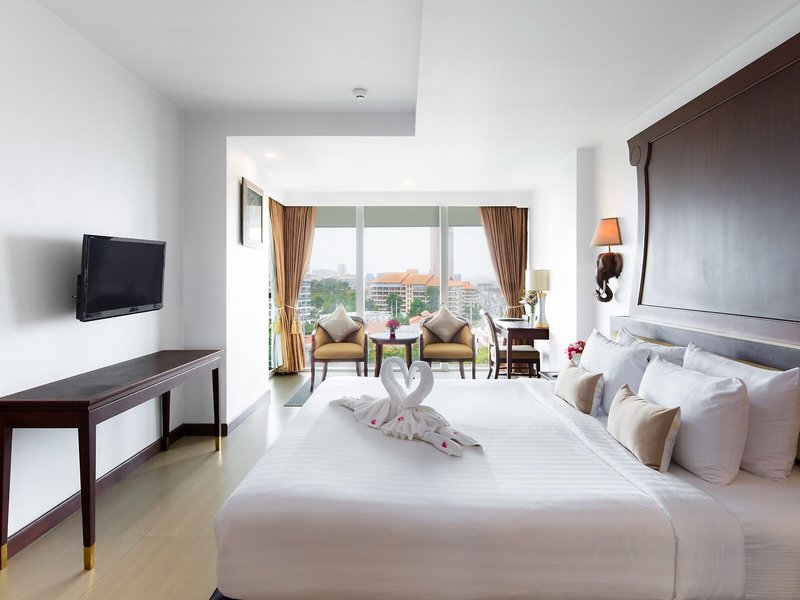 Aiyara Grand Hotel 37