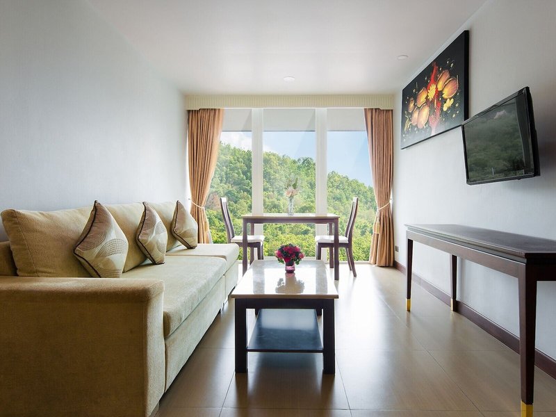 Aiyara Grand Hotel 40