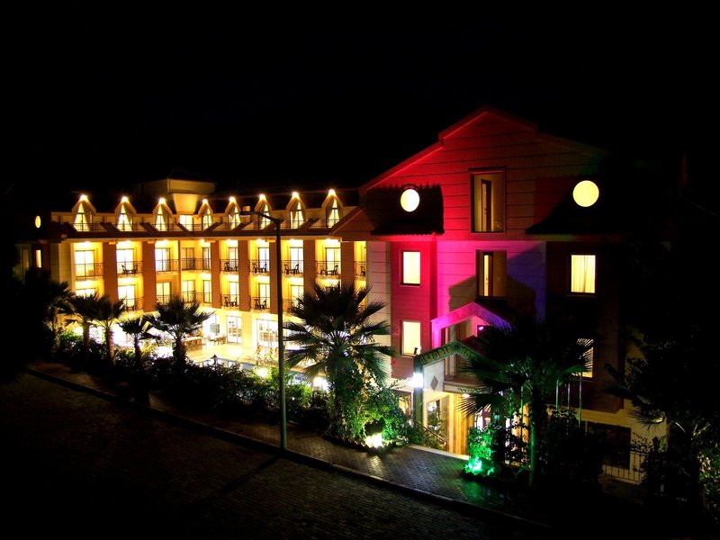 Astoria Hotel 1 - Exterior