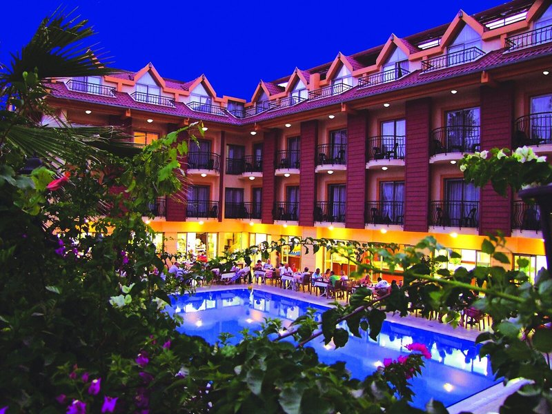 Astoria Hotel 2 - Exterior