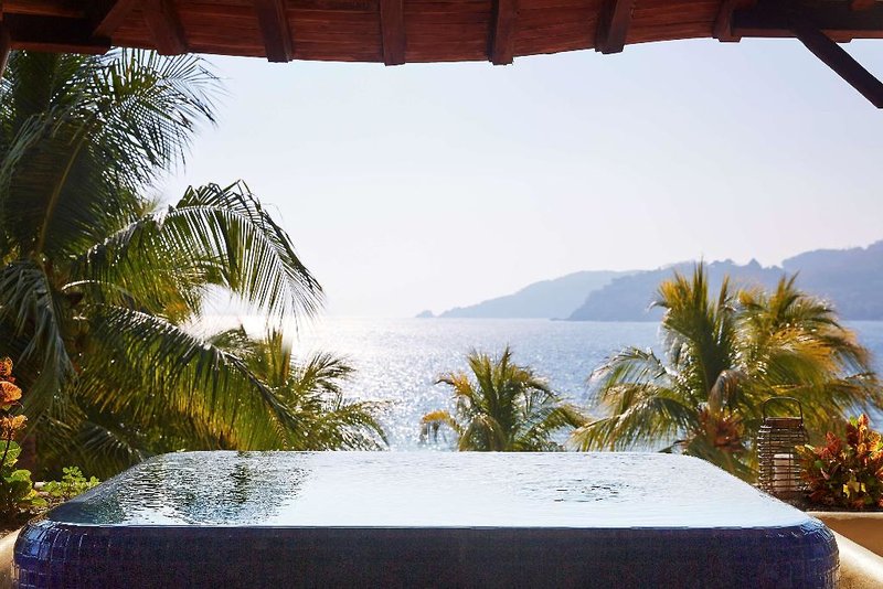 Thompson Zihuatanejo  1