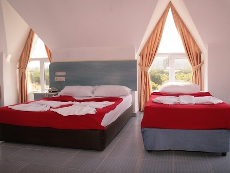 Ares Hotel 13