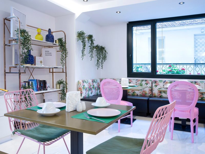 The Alley Boutique Hotel & Spa  9