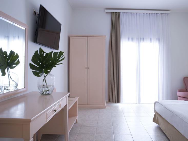The Alley Boutique Hotel & Spa  10