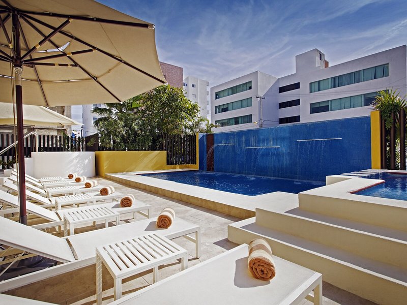 LQ Hotel by La Quinta Cancun 9