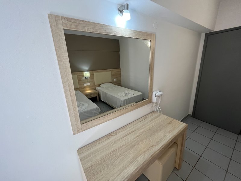 Acropolis Apartments 1