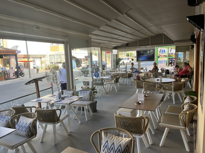 Acropolis Apartments 8