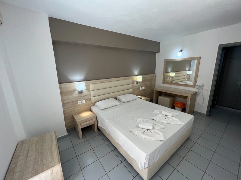 Acropolis Apartments 13