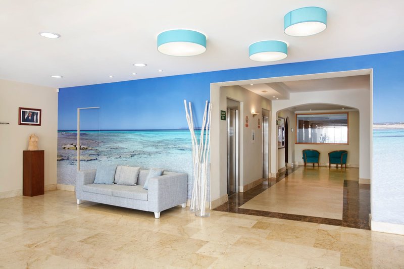 Universal Hotel Marques 11