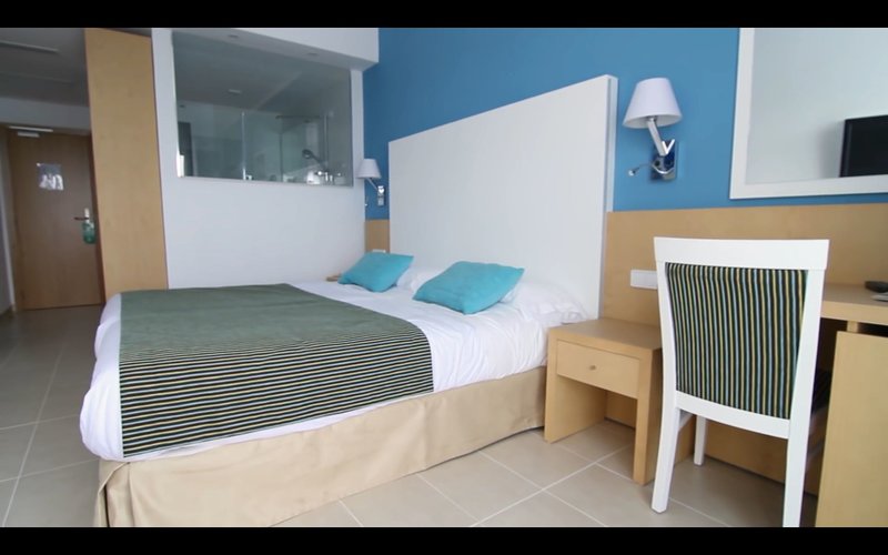 Universal Hotel Marques 14