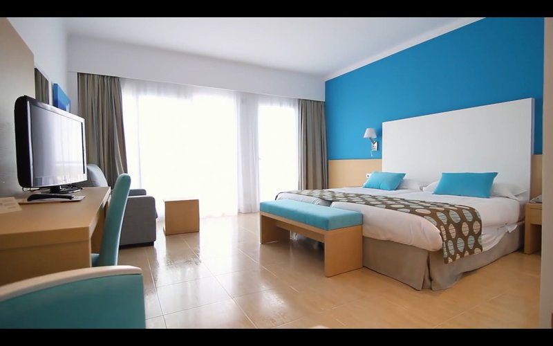 Universal Hotel Marques 18