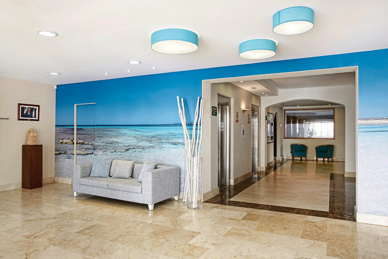Universal Hotel Marques 18