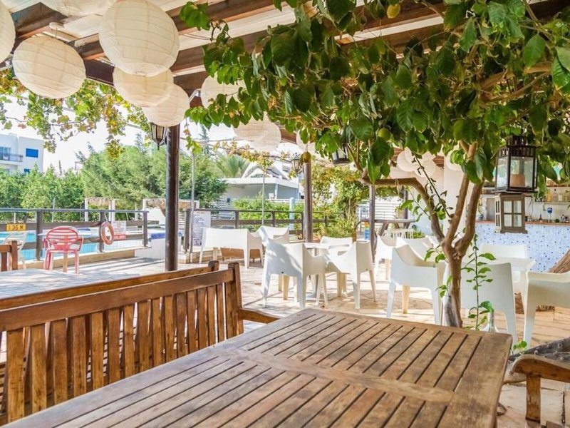 Captain Karas Apartments 16