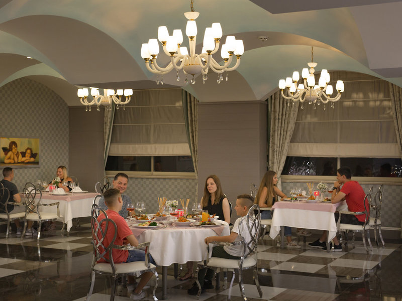 Royal Alhambra Palace 33 - Restaurant