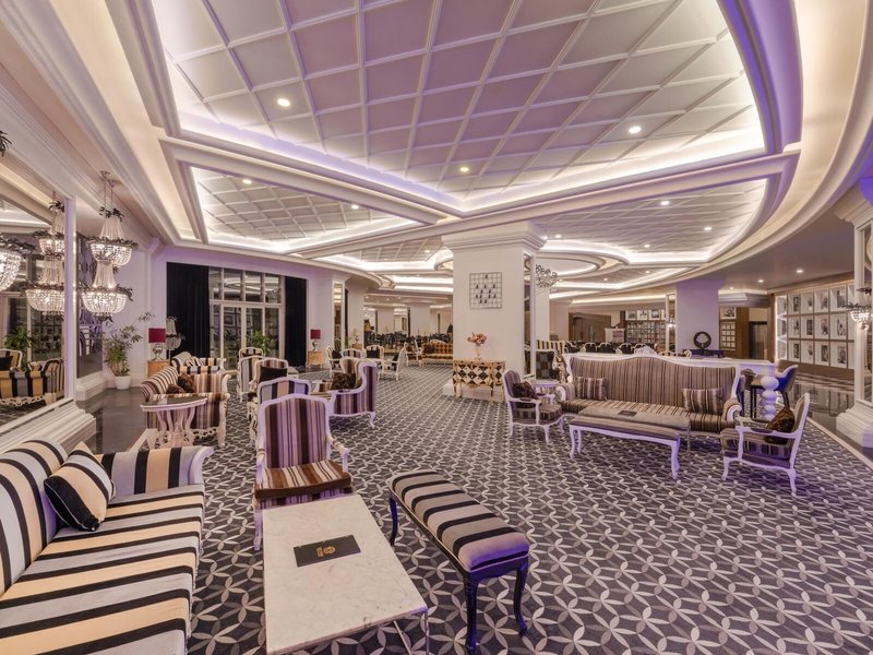 Delphin Imperial 28