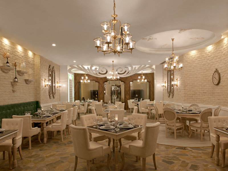 Delphin Imperial 33