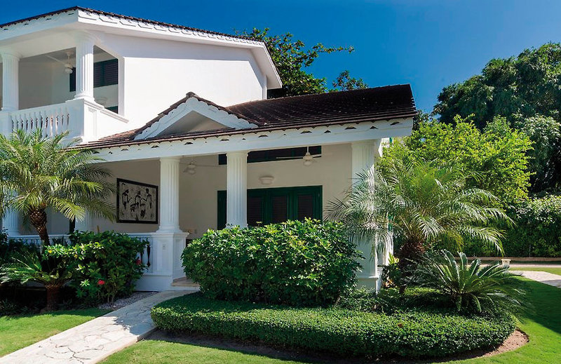 Albachiara Beachfront Hotel 4 - Exterior