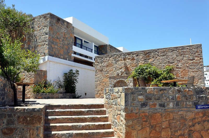 Ariadne Beach 24