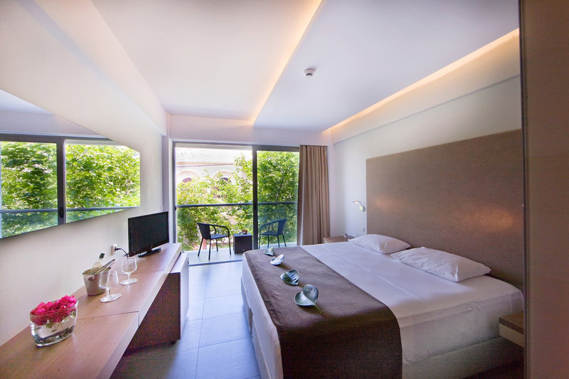 Oktober Downtown Boutique Hotel 11