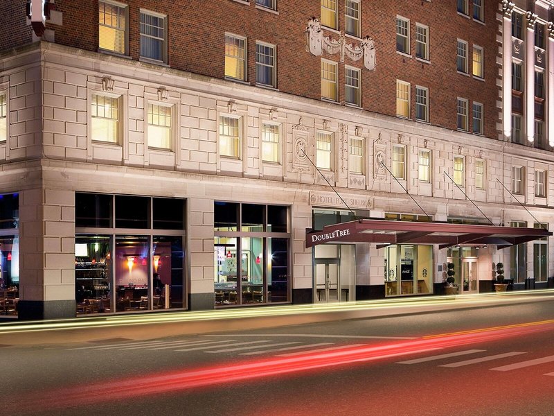 DoubleTree Suites by Hilton Detroit Downtown - Fort Shelby 1