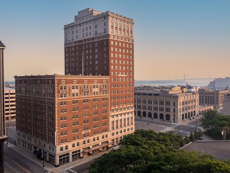DoubleTree Suites by Hilton Detroit Downtown - Fort Shelby 3