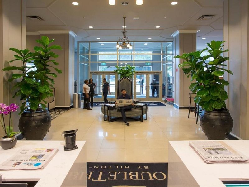 DoubleTree Suites by Hilton Detroit Downtown - Fort Shelby 6