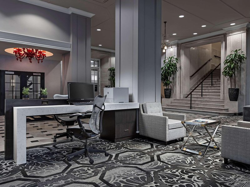 DoubleTree Suites by Hilton Detroit Downtown - Fort Shelby 9