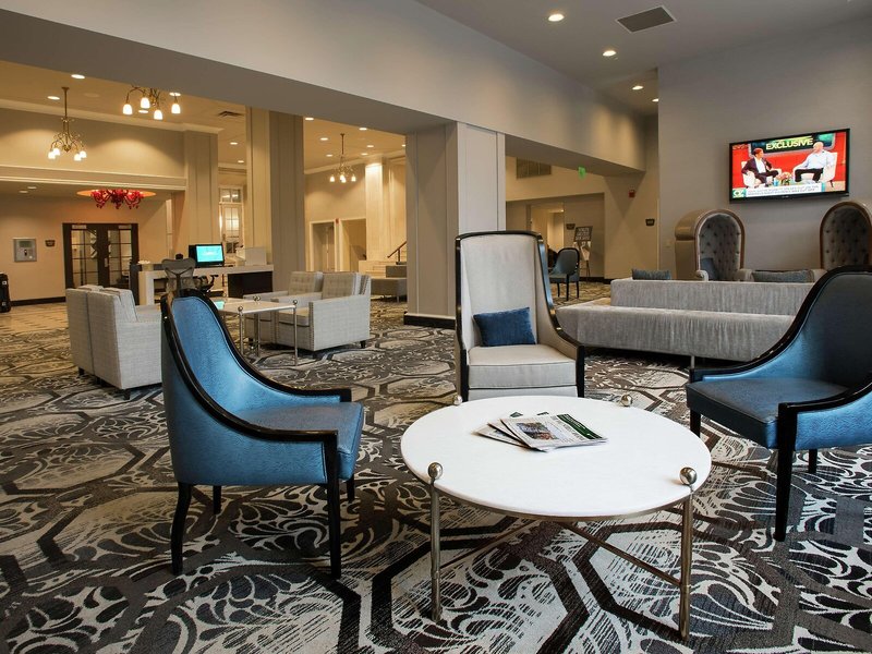 DoubleTree Suites by Hilton Detroit Downtown - Fort Shelby 10