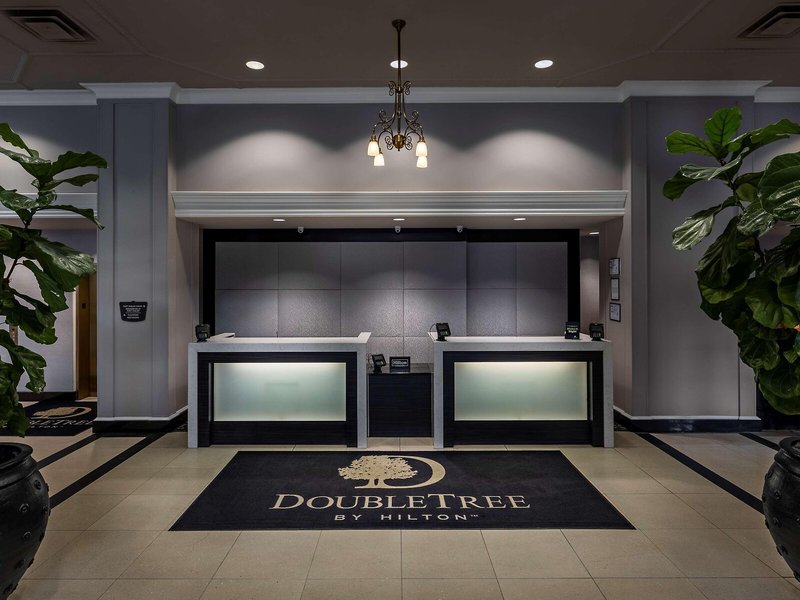 DoubleTree Suites by Hilton Detroit Downtown - Fort Shelby 11