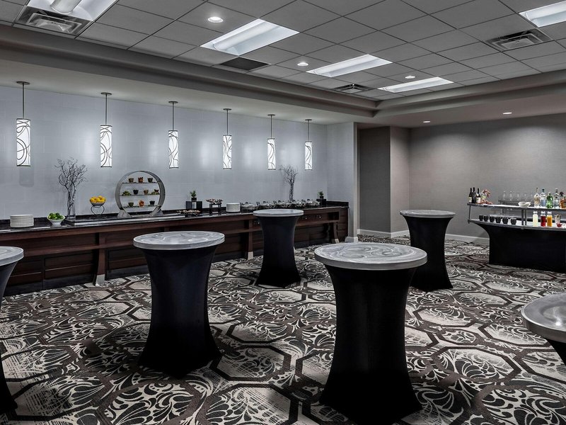 DoubleTree Suites by Hilton Detroit Downtown - Fort Shelby 12