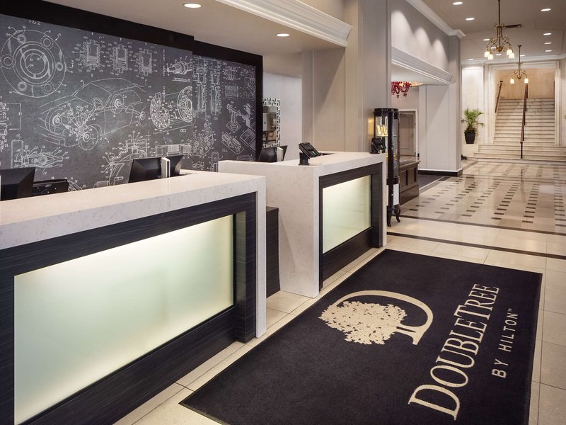 DoubleTree Suites by Hilton Detroit Downtown - Fort Shelby 13