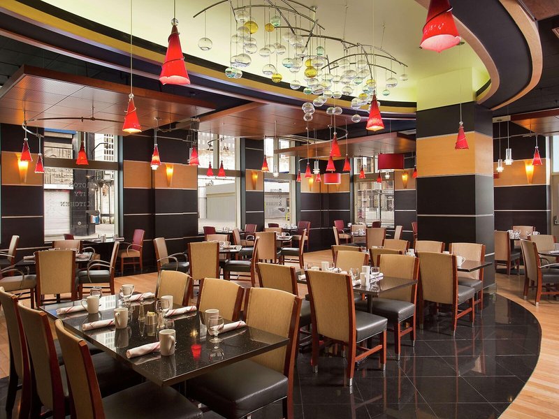 DoubleTree Suites by Hilton Detroit Downtown - Fort Shelby 14