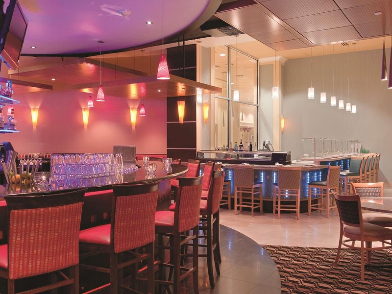 DoubleTree Suites by Hilton Detroit Downtown - Fort Shelby 15
