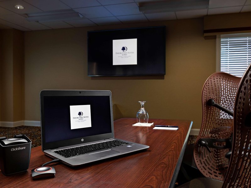 DoubleTree Suites by Hilton Detroit Downtown - Fort Shelby 17