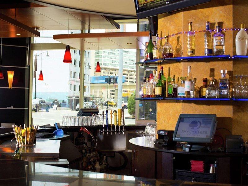 DoubleTree Suites by Hilton Detroit Downtown - Fort Shelby 18