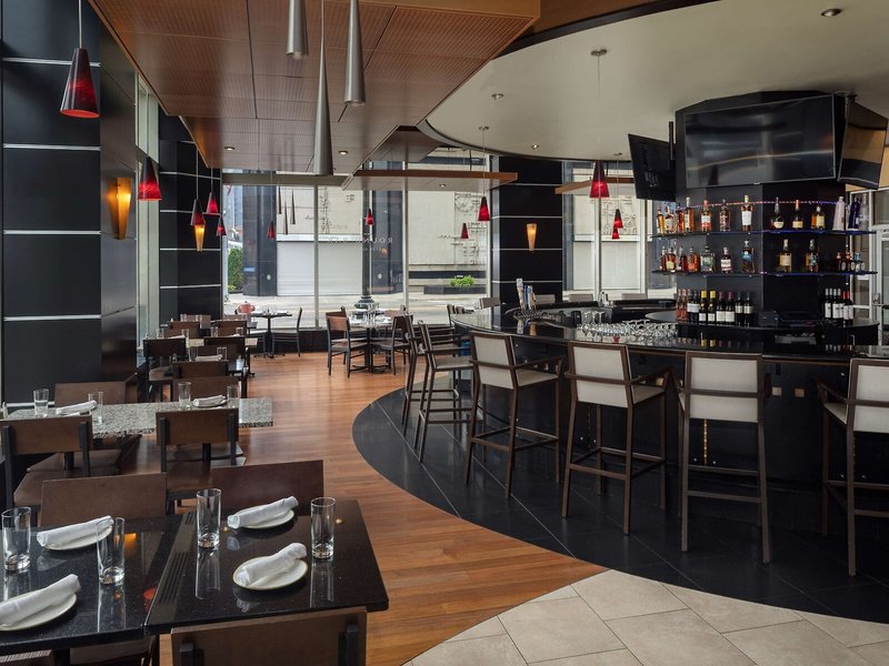 DoubleTree Suites by Hilton Detroit Downtown - Fort Shelby 23