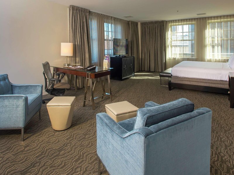 DoubleTree Suites by Hilton Detroit Downtown - Fort Shelby 26