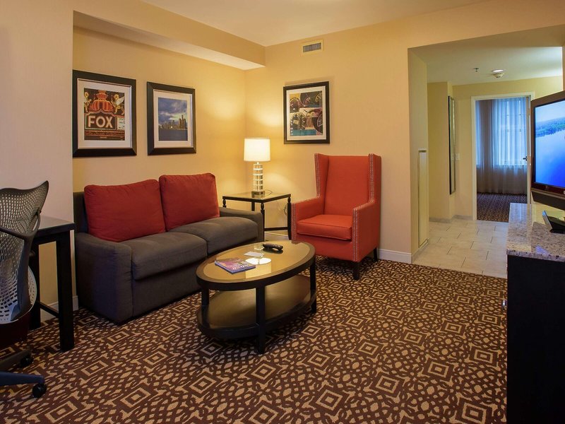 DoubleTree Suites by Hilton Detroit Downtown - Fort Shelby 27