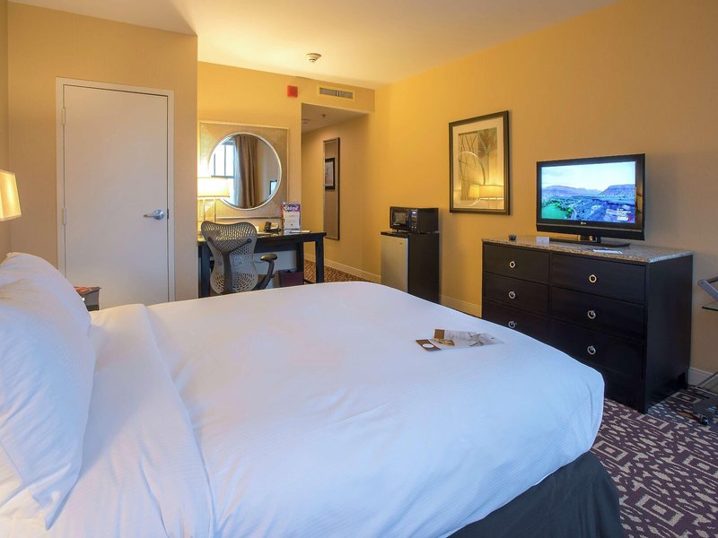 DoubleTree Suites by Hilton Detroit Downtown - Fort Shelby 30