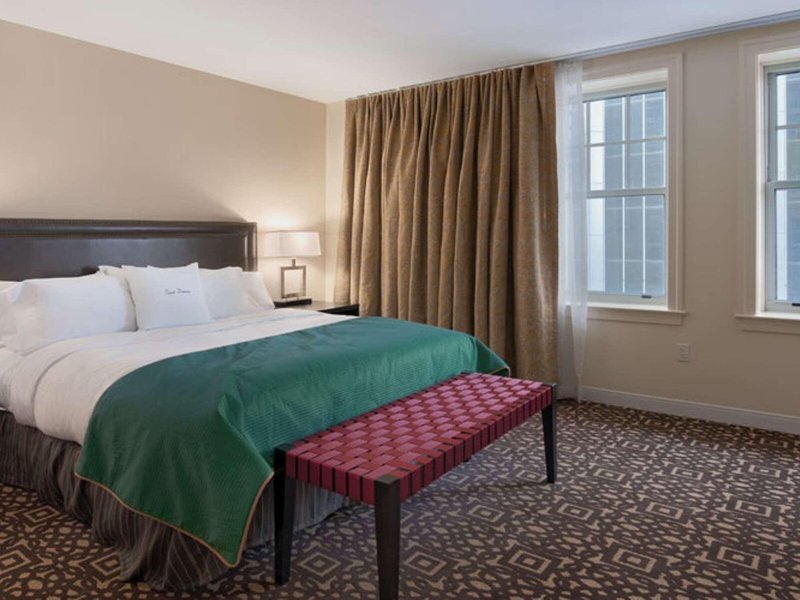 DoubleTree Suites by Hilton Detroit Downtown - Fort Shelby 31