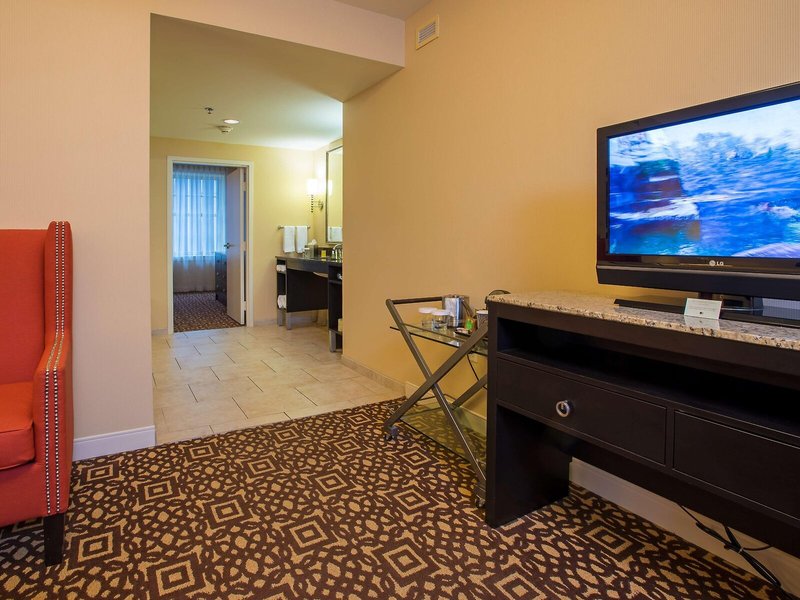 DoubleTree Suites by Hilton Detroit Downtown - Fort Shelby 32