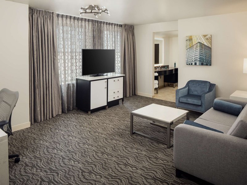 DoubleTree Suites by Hilton Detroit Downtown - Fort Shelby 33