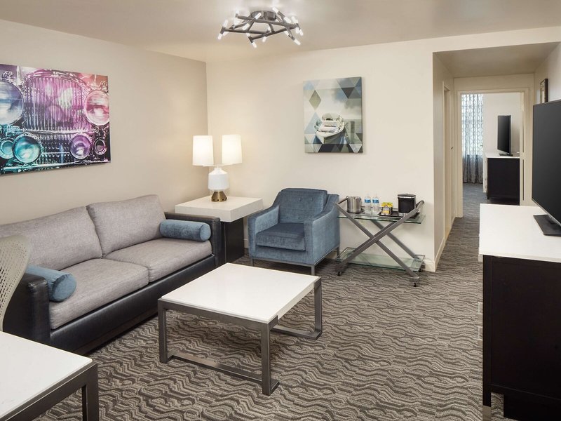 DoubleTree Suites by Hilton Detroit Downtown - Fort Shelby 35