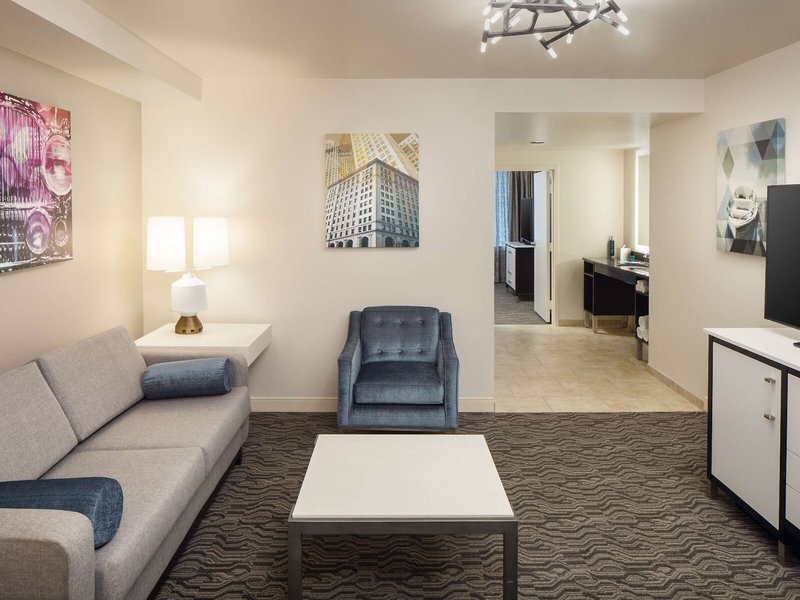 DoubleTree Suites by Hilton Detroit Downtown - Fort Shelby 37