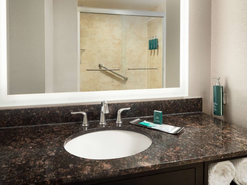 DoubleTree Suites by Hilton Detroit Downtown - Fort Shelby 40