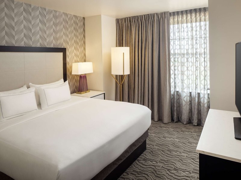 DoubleTree Suites by Hilton Detroit Downtown - Fort Shelby 41