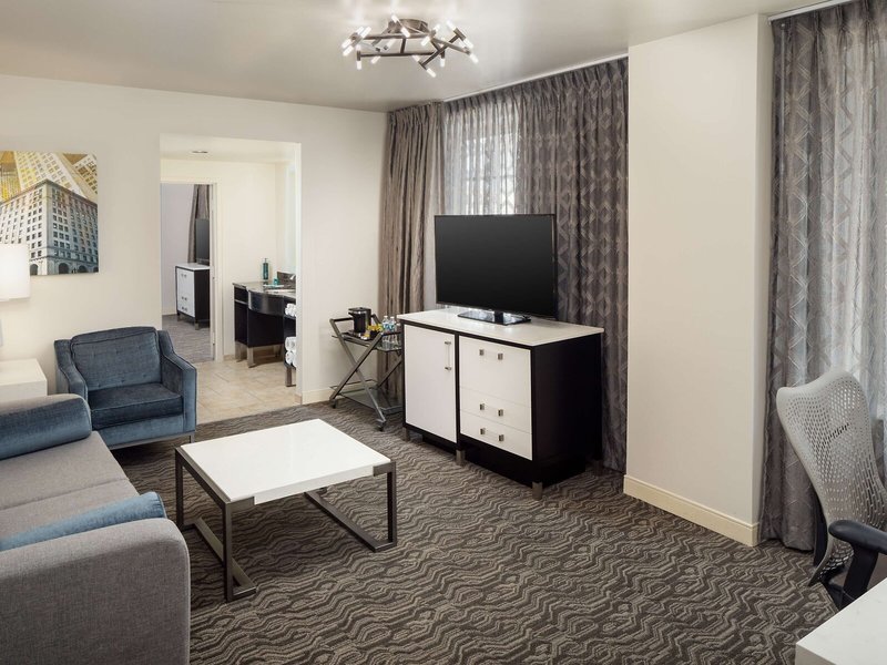 DoubleTree Suites by Hilton Detroit Downtown - Fort Shelby 42