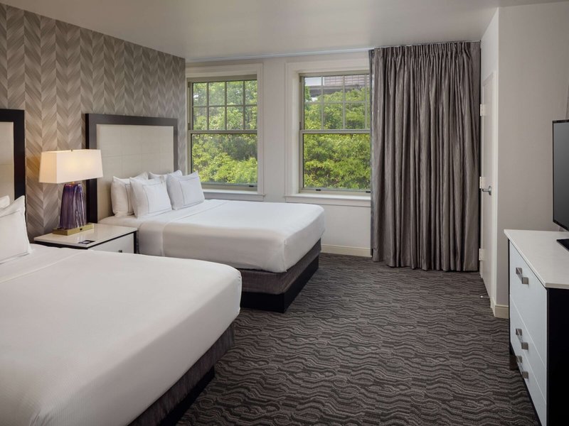 DoubleTree Suites by Hilton Detroit Downtown - Fort Shelby 43